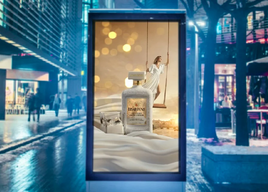 Image of the advertising campaign realized for Disaronno Velvet by Antiorario Creative Agency